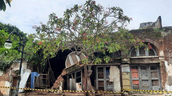 Gedung Bersejarah di Kota Lama Semarang Roboh