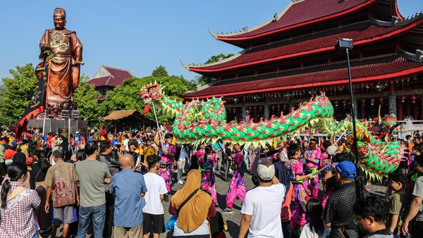 Meriah Festival Arak-arakan Cheng Ho di Semarang